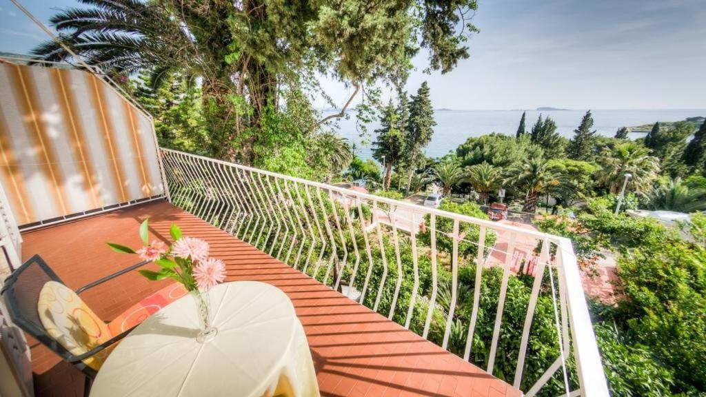 Guest House Villa Nina Mlini Exterior photo